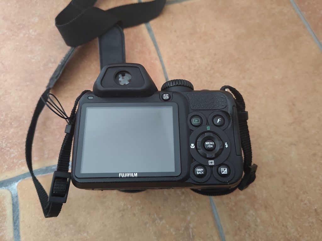 Fujifilm FinePix S2000HD