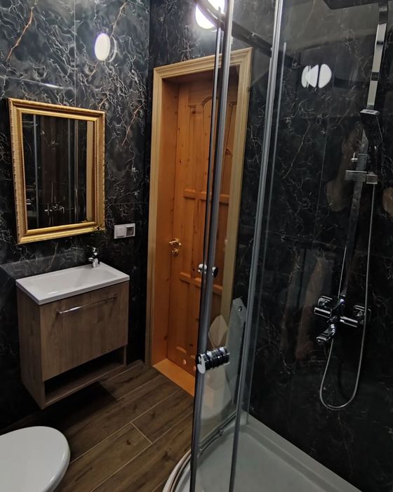 Котедж. Готель Політехнік.  Без господарів котеджом до 15 осі