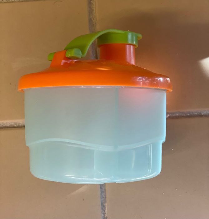 Doseador para leite em pó de bebé- Tupperware