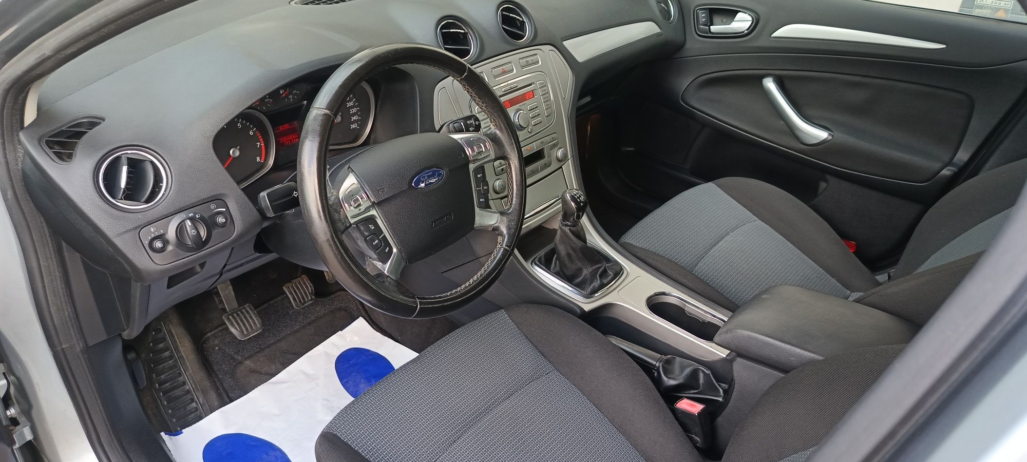 Sprzedam bardzo ładnego Forda Mondeo 1.6 benzyna sprowadzony z Holandi