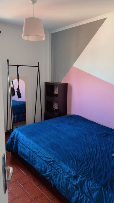 Quarto em um apartamento familiar . 500 para casal 400 para pessoa so.