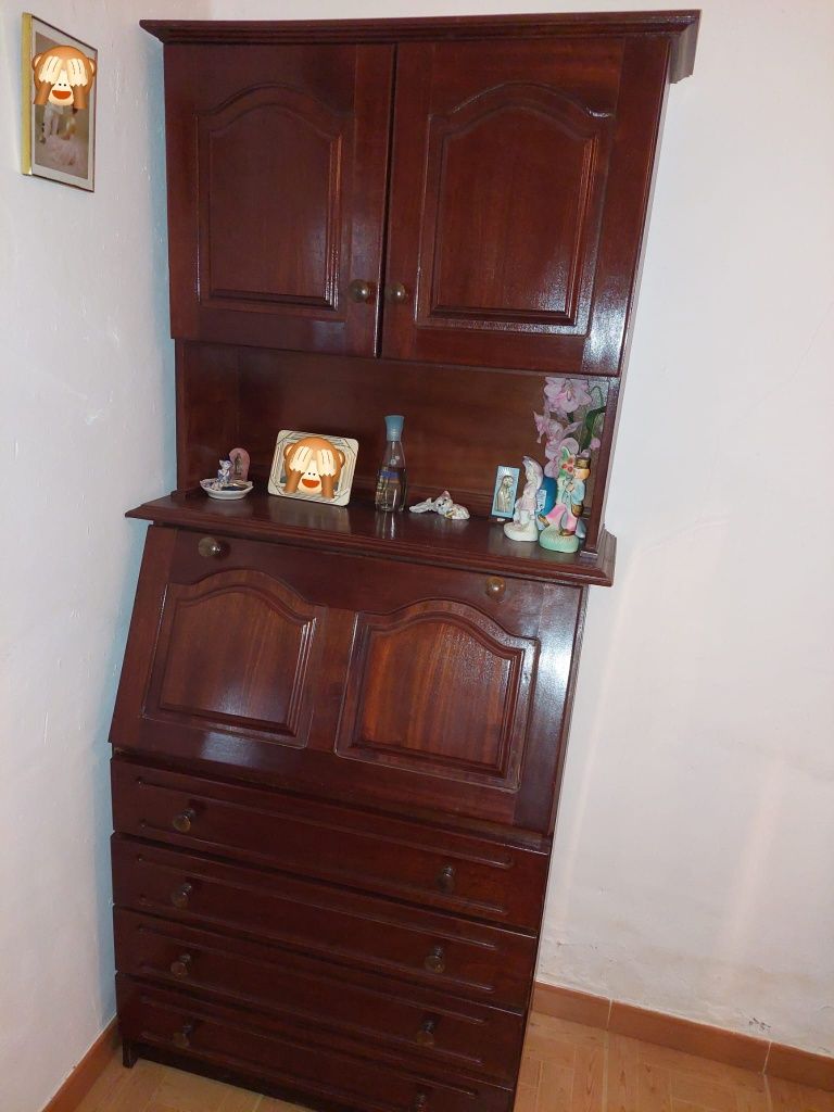 Conjunto de Quarto Clássico em Madeira Maciça