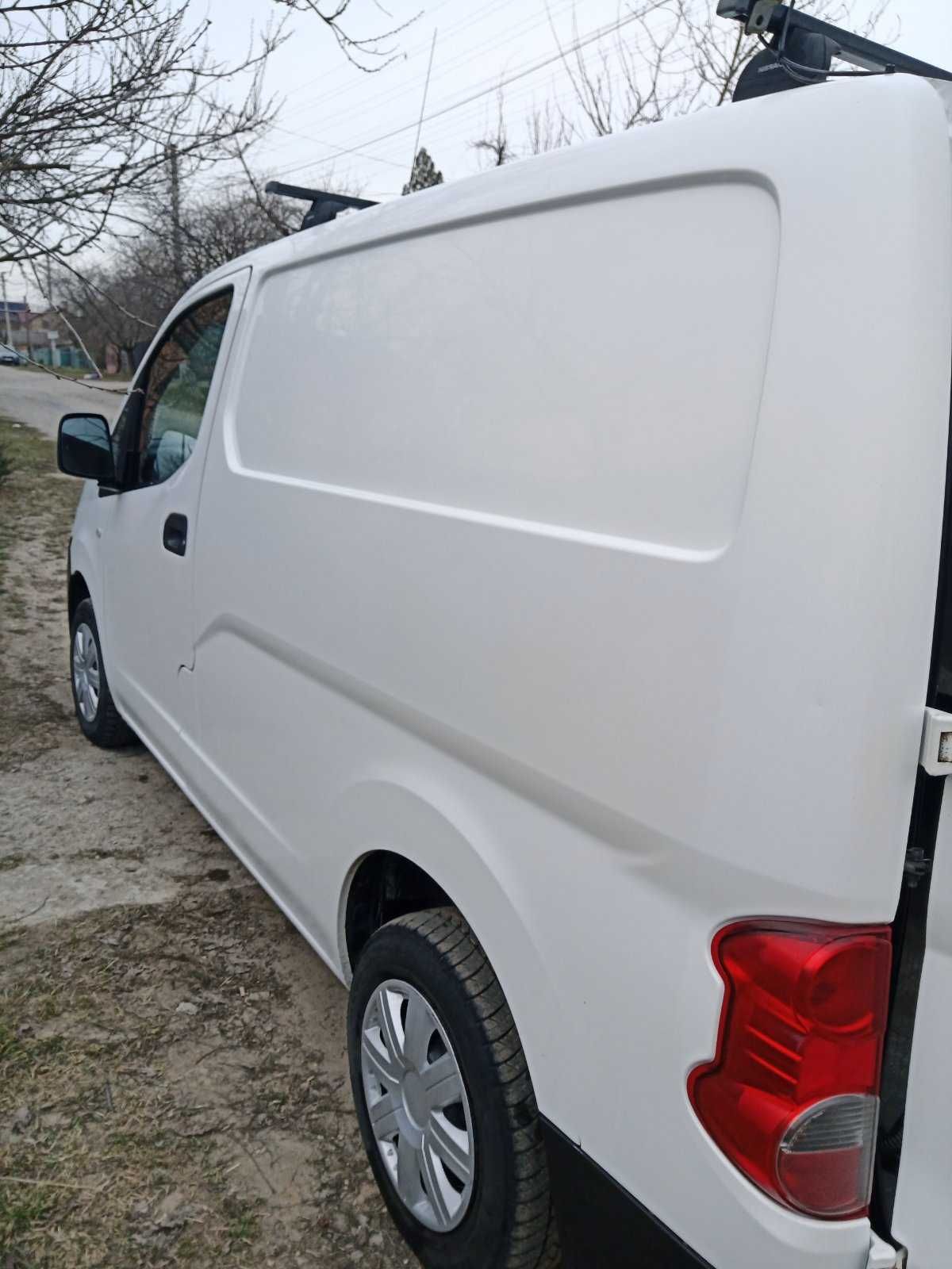 NISSN NV200 , 2013року