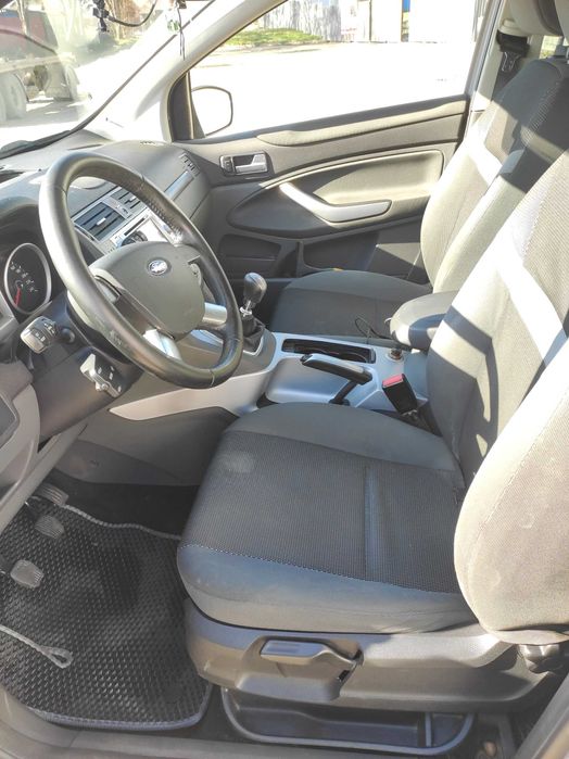 автомобіль Ford kuga 1