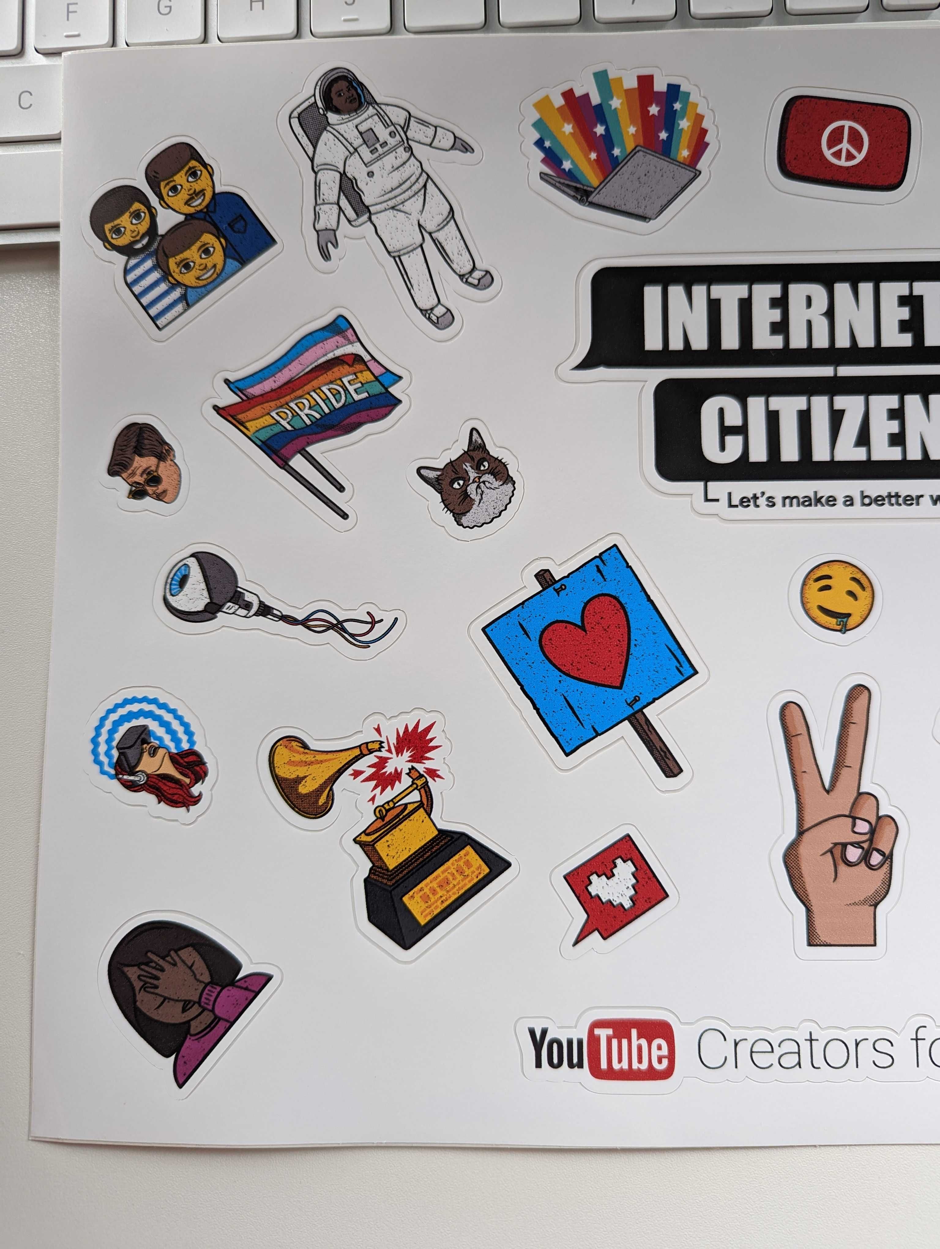 Naklejki nalepki stickers na laptopa itp Google YouTube influencer