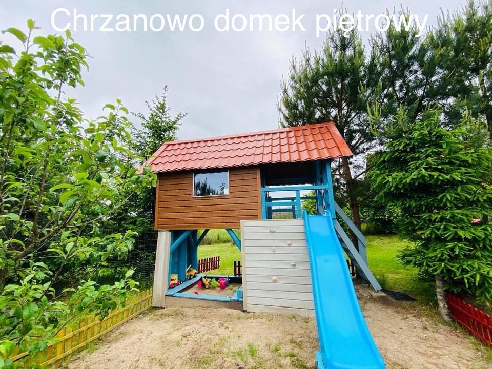 Domek piętrowy z dostępem do jeziora, z basenem