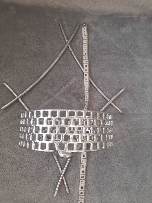 Kwietnik na ścianę