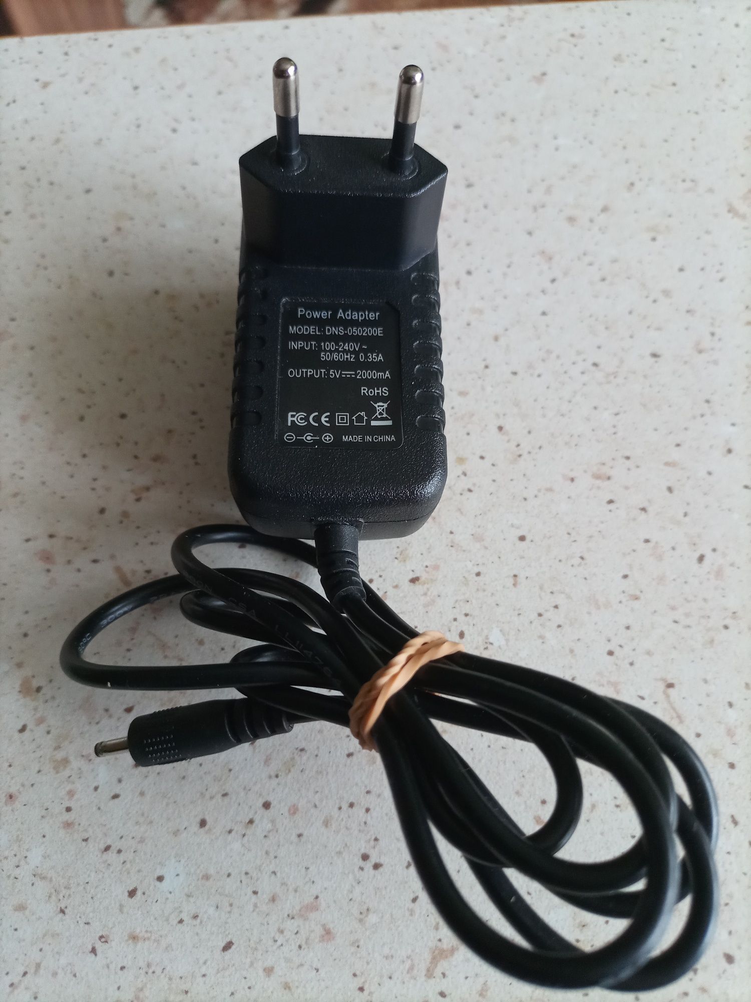 Trzy Zasilacze Ktec 4V, Power Adapter 5V, Motorola 8V.