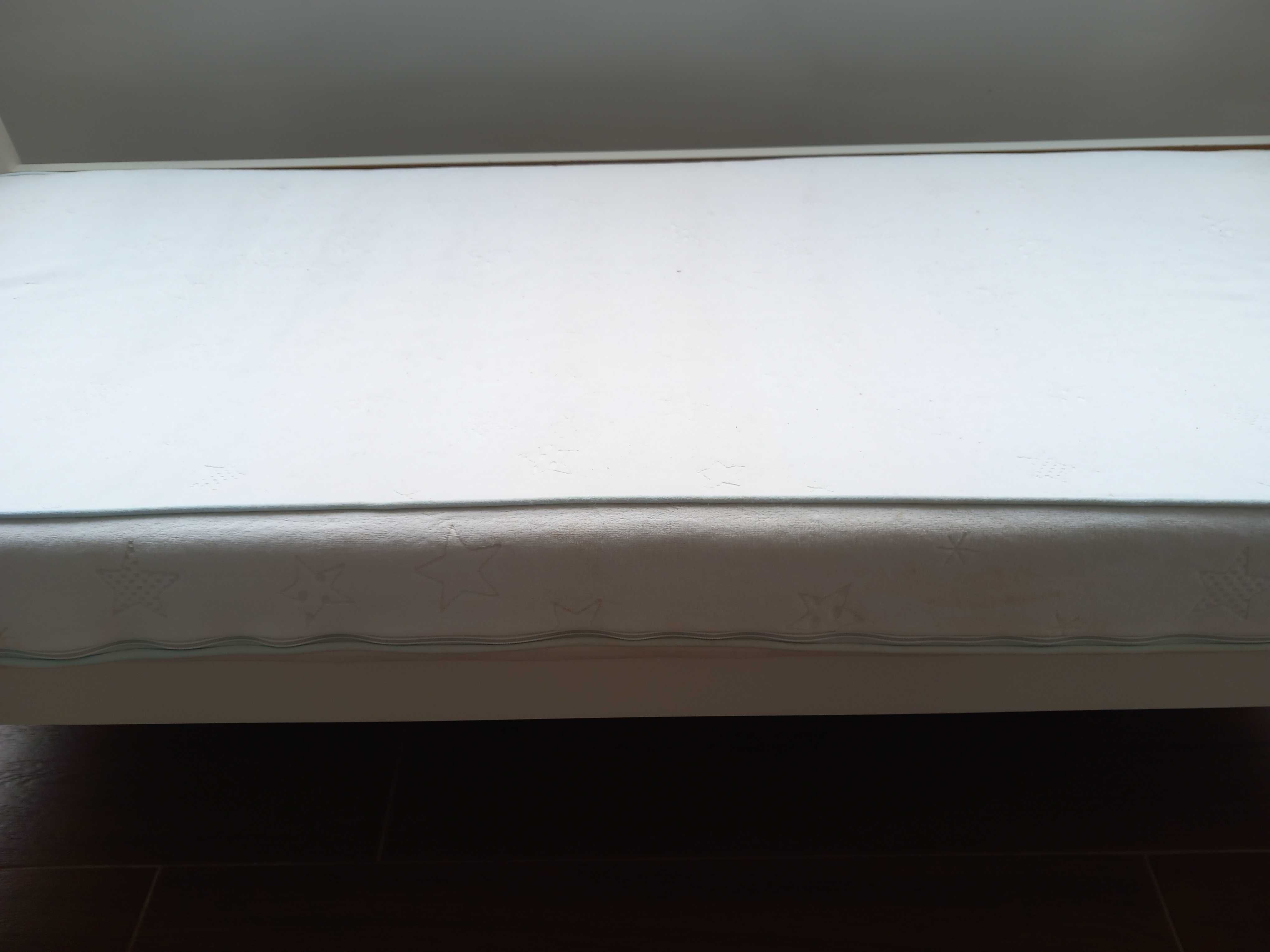 Cama criança com colchão e edredão