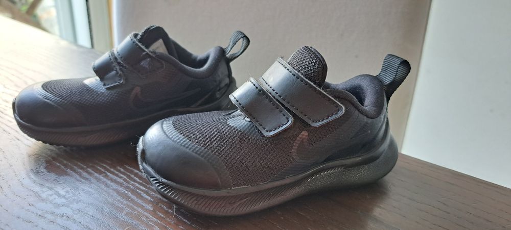 Vendo sapatilhas nike bebé nr 22