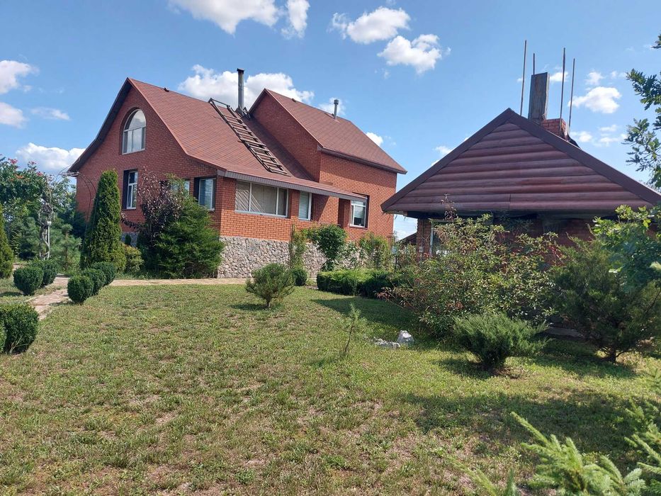 Продаём 2х этажный дом в Малиновке