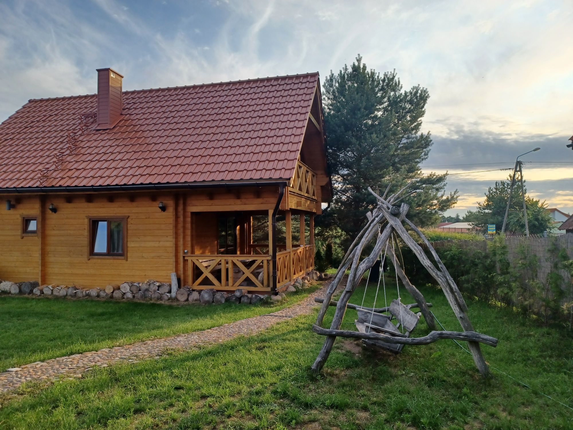 Domek nad jeziorem na Mazurach wynajem coloroczny kominek wolny