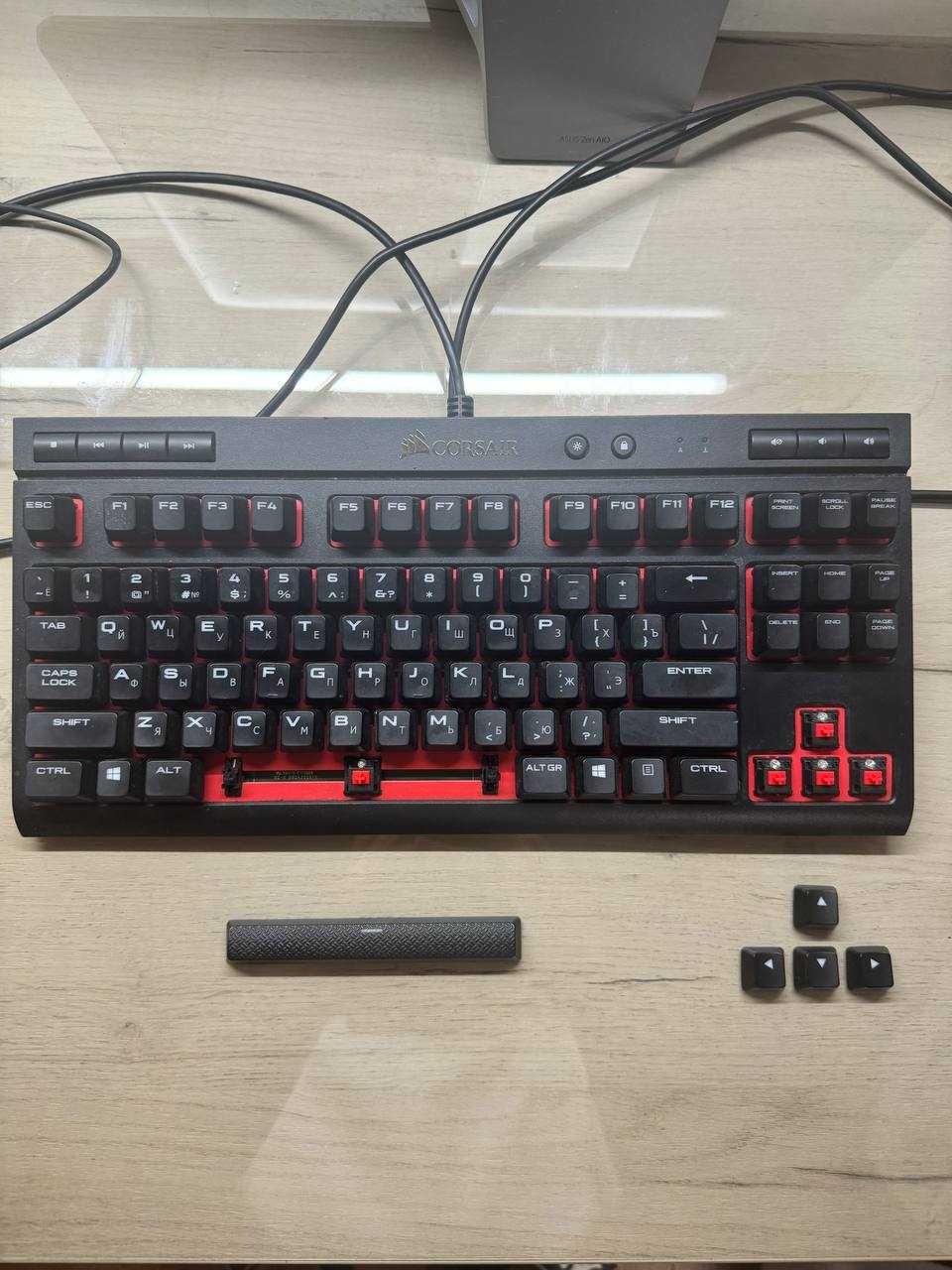 Клавіатура - Corsair K63 Cherry MX Red