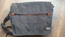 Torba LowePro na laptopa, dokumenty