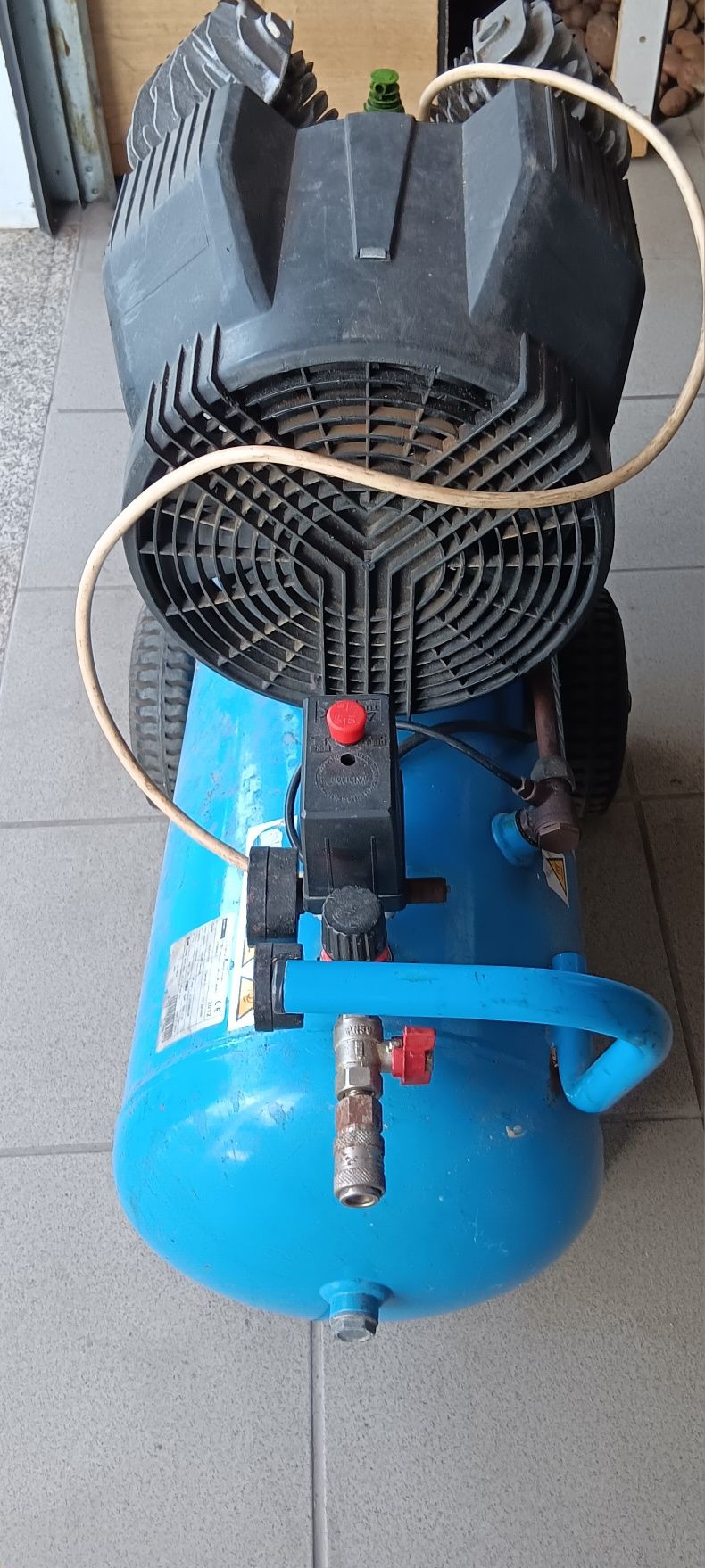 Compressor 50 L marca CompAir