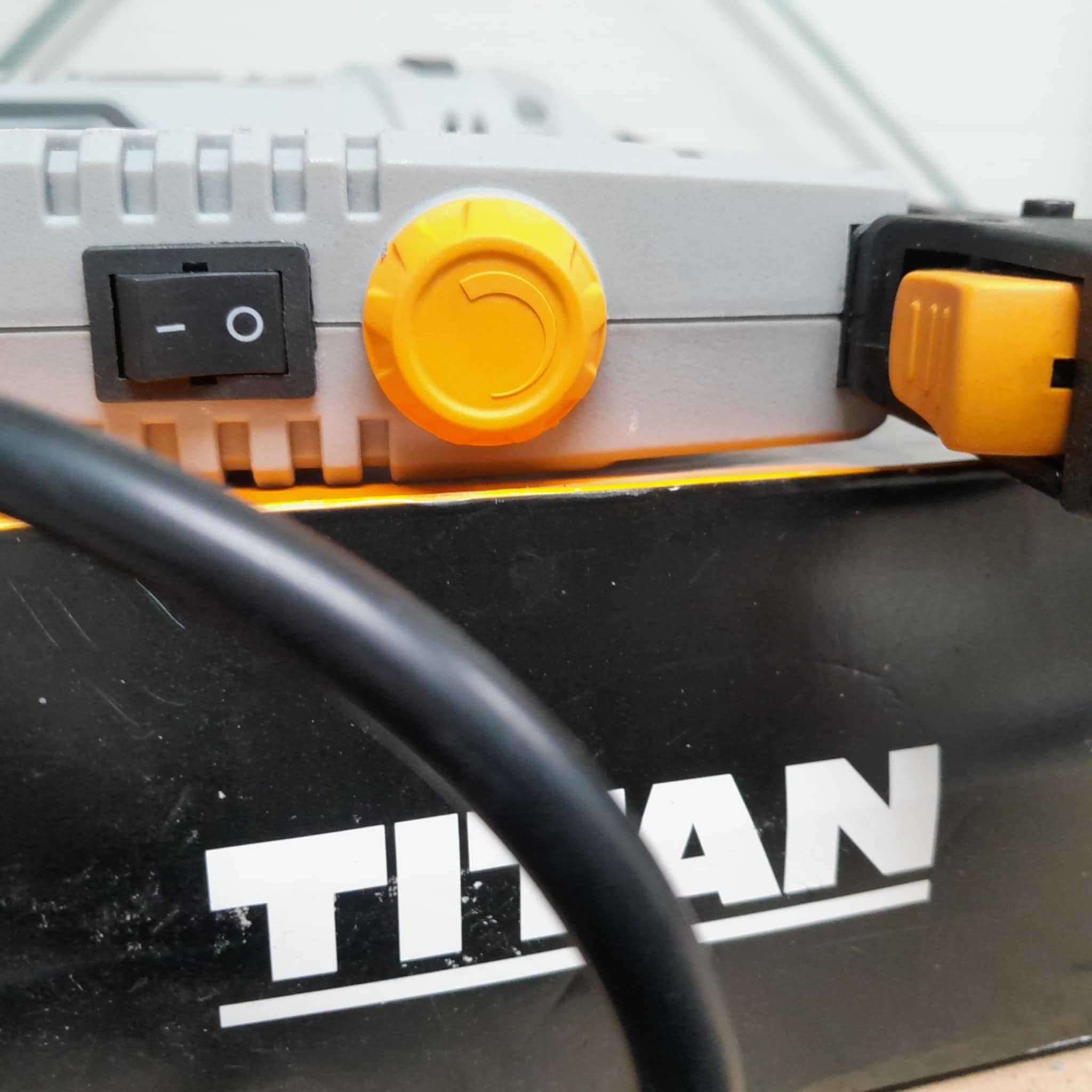 Titan gwoździarka zszywacz sieciowa na prąd