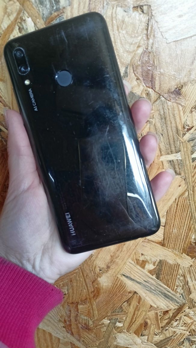 Продам  Телефон Huawei P Smart