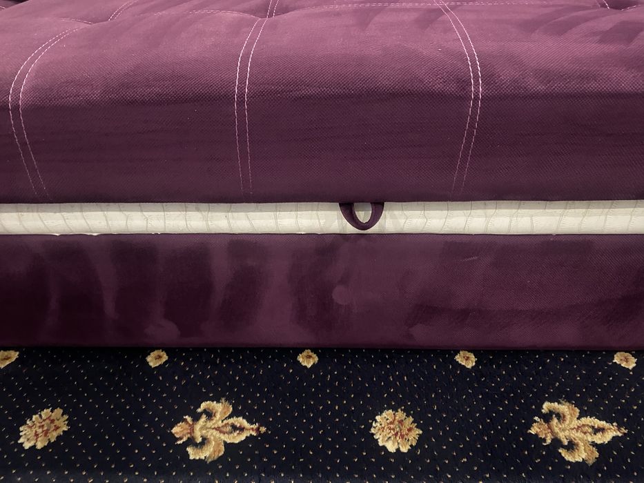 Угловой диван со столом