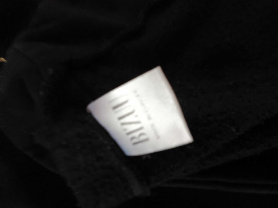 Bluza Bizuu Rozmiar z metki S ale wypada również na M czarna z logo