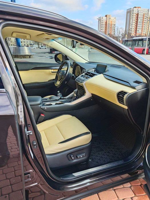 Продам Lexus NX 200t