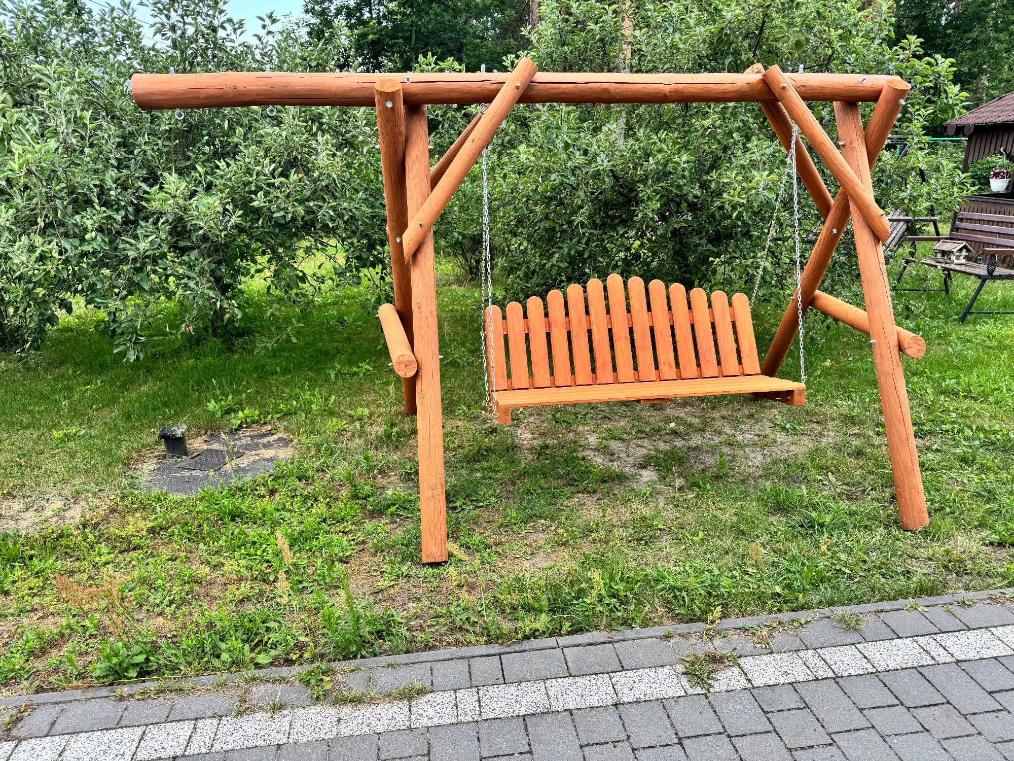 huśtawka ogrodowa drewniana meble ogrodowe ławka plac zabaw