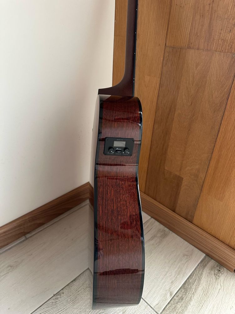 Guitarra eletroacustica Ibanez.