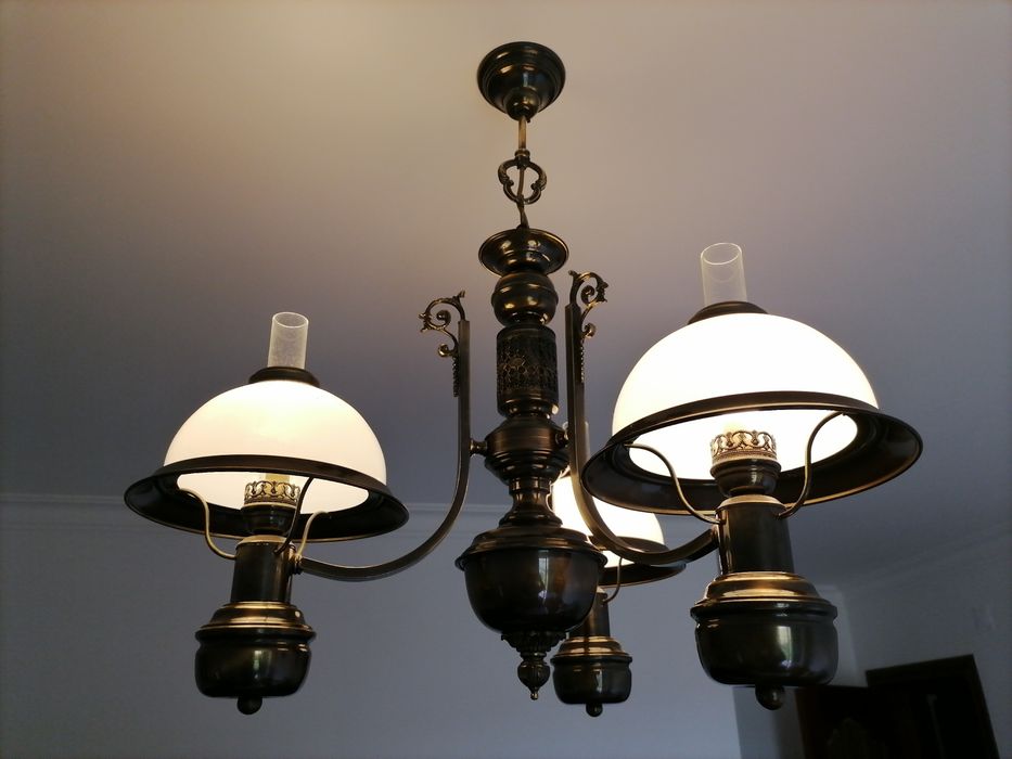 Conjunto de 3  candieiros um de tecrone 2 de. Mesa de cabeceira