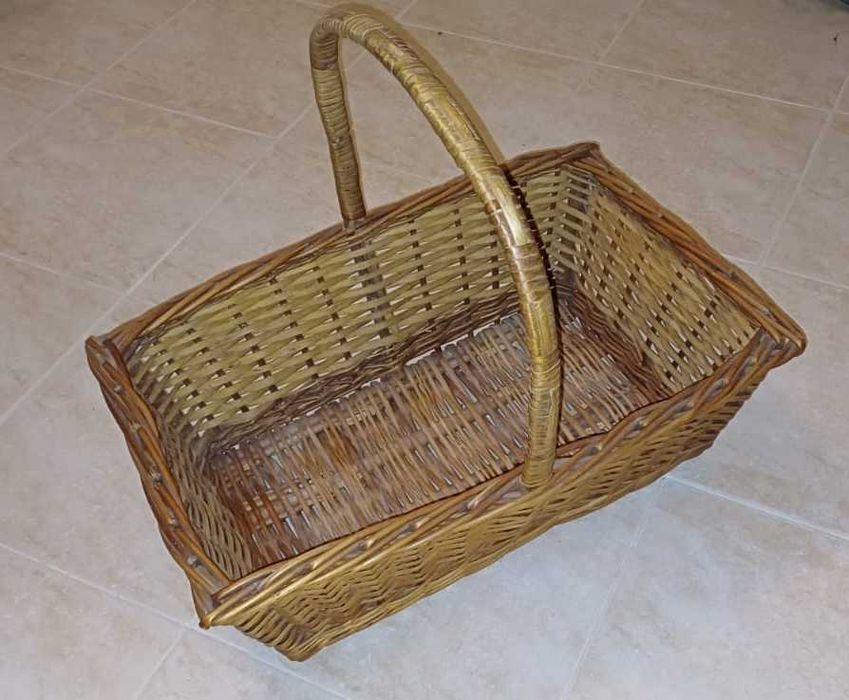 Cesto retangular em verga