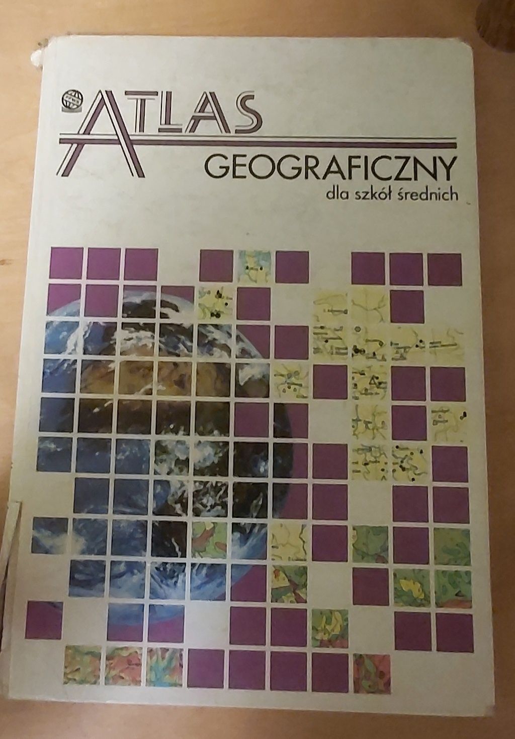 Sprzedam atlas geograficzny do szkoly sredniej