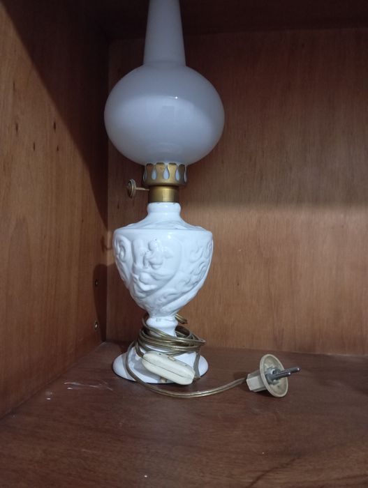 Candeeiro de loiça em muito bom estado