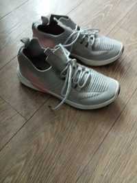 Sportowe buty damskie