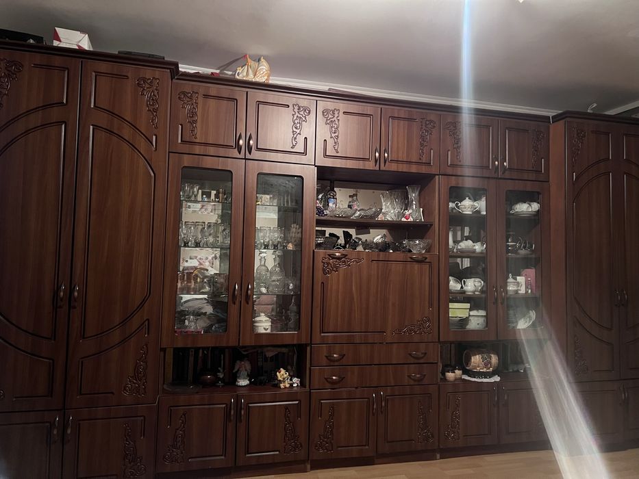 Стінка в гостьову кімнату