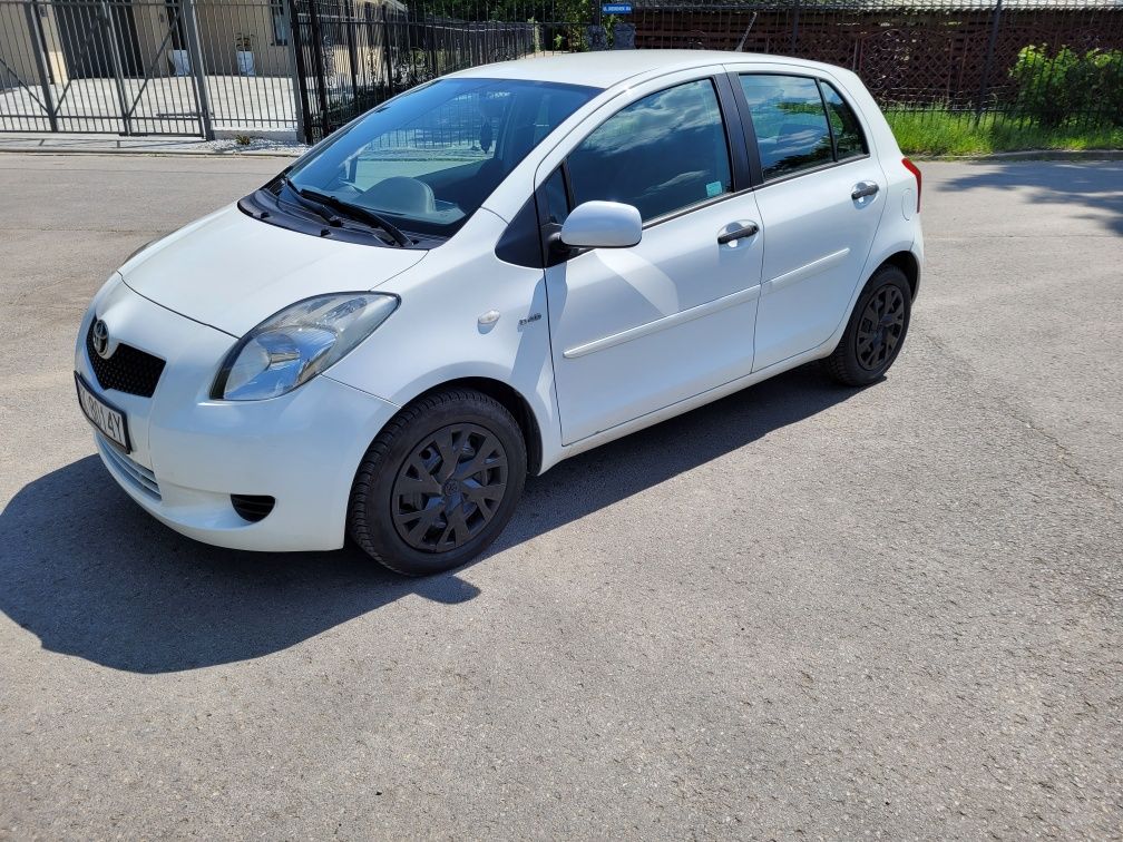 Toyota Yaris 1.4 D4D - 90 KM, opony lato-zima, klimatyzacja działa  !