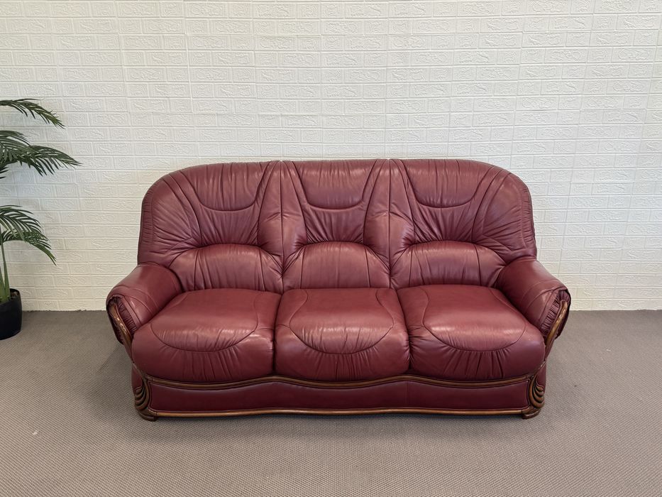 Розкладний шкіряний диван