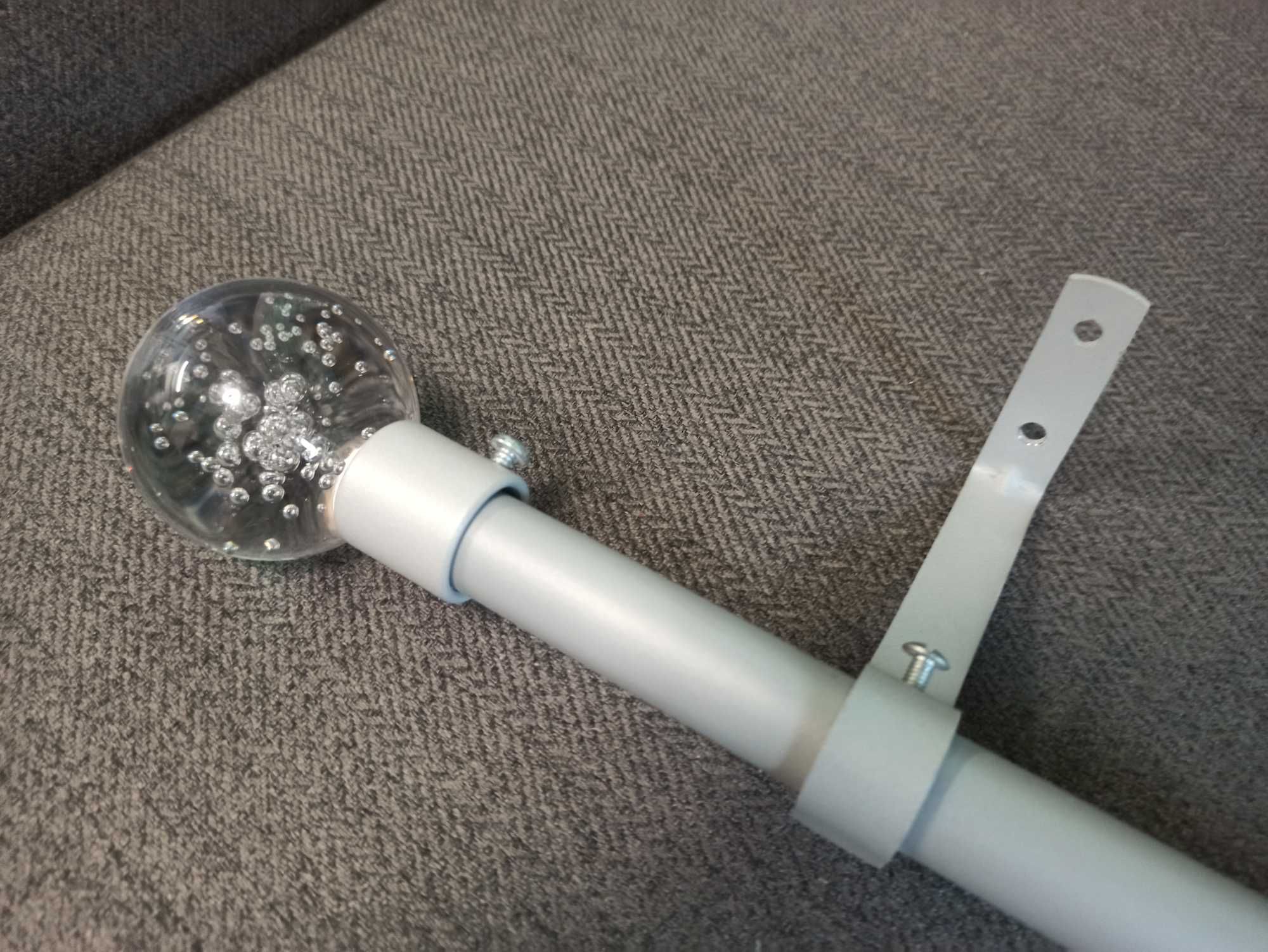 Karnisz Ikea szary srebrny teleskopowy drążek żabki zasłona firana