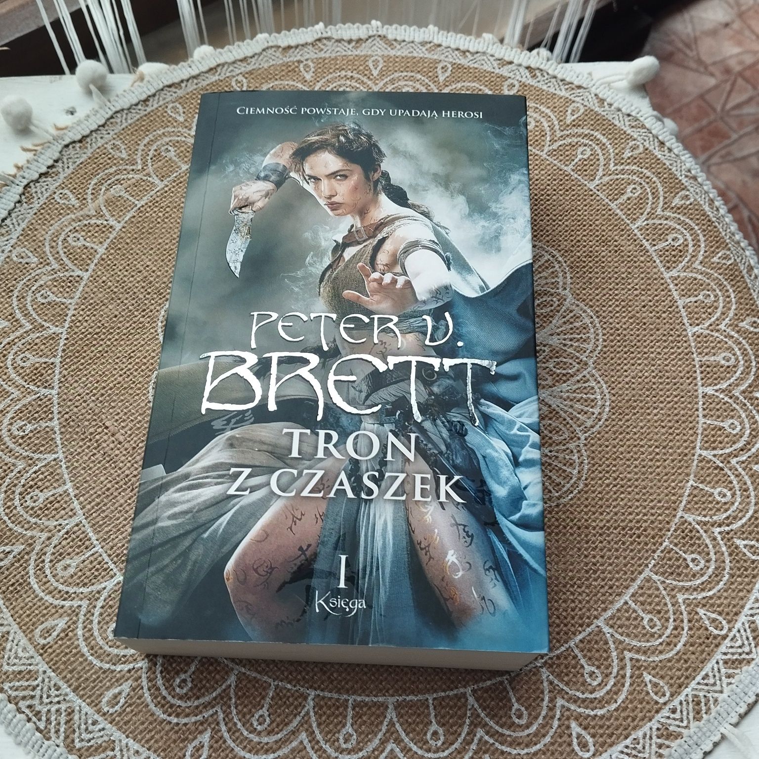 Tron z czaszek księga 1 Cykl Demoniczny Peter V. Brett