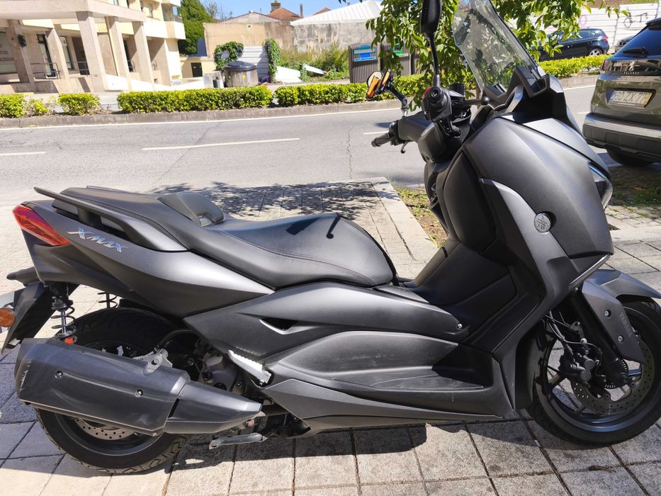 YAMAHA XMAX 300  de 2023, apenas com 11.045 Kms