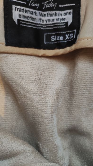 Спідниця з розрізом