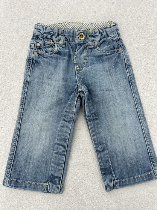 Calças com molas entrepernas