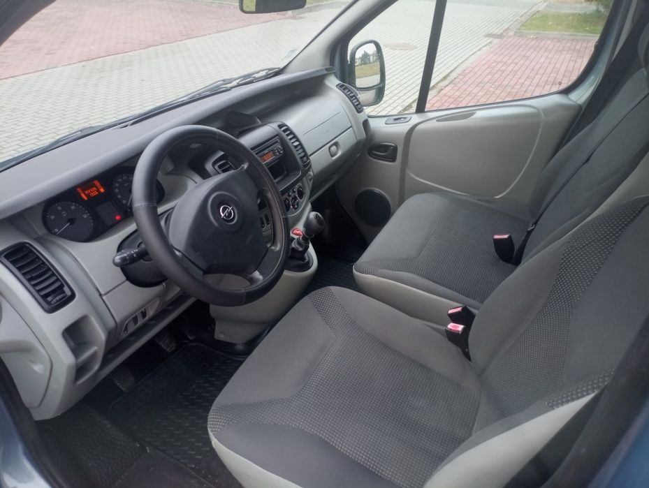 Opel Vivaro 6 osób 2.0 CDTI Long Brygadówka Klima Hak
