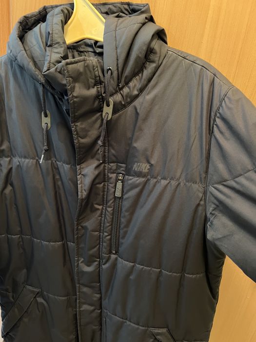 Зимняя куртка nike оригинал M размер