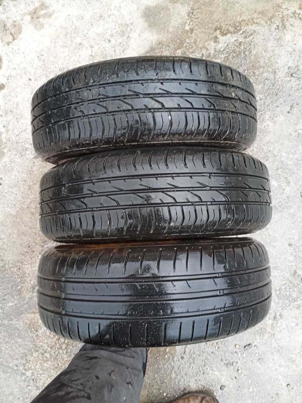 3 Jantes R 15 com pneus 186/ 60 R 15