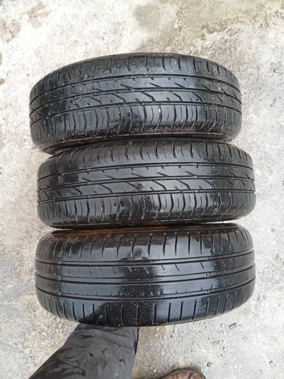 2 Jantes R 15 com pneus 186/ 60 R 15