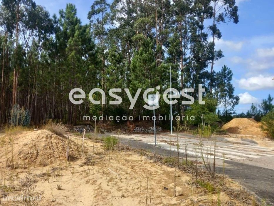 Terreno para construção, com área total de 600 m2 em Parceiros, Leiria