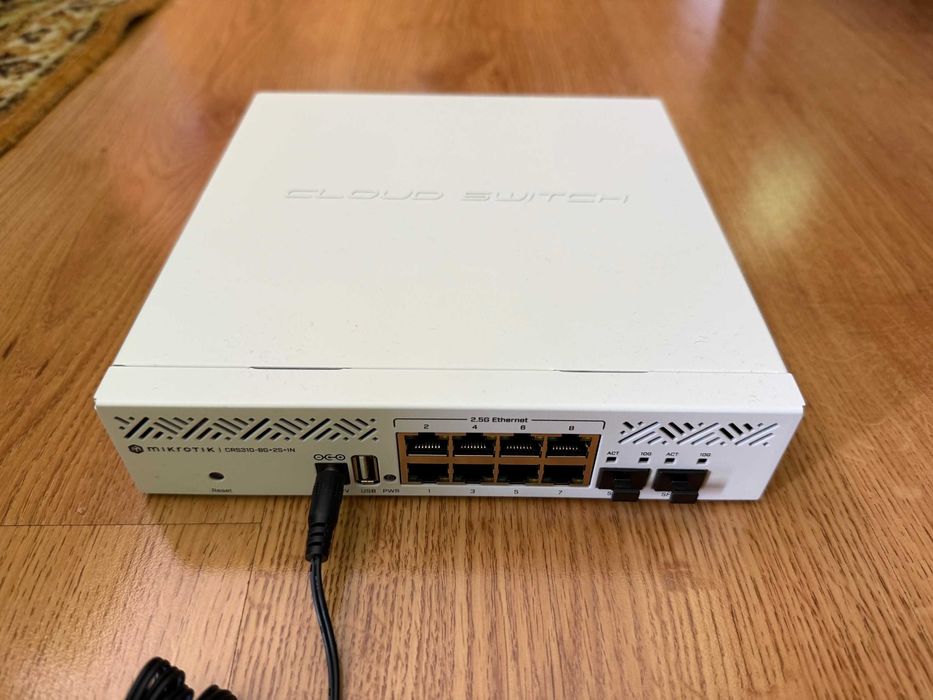 Mikrotik crs310-8g+2s+in (kupiony do nauki, nieużywany w sieci)