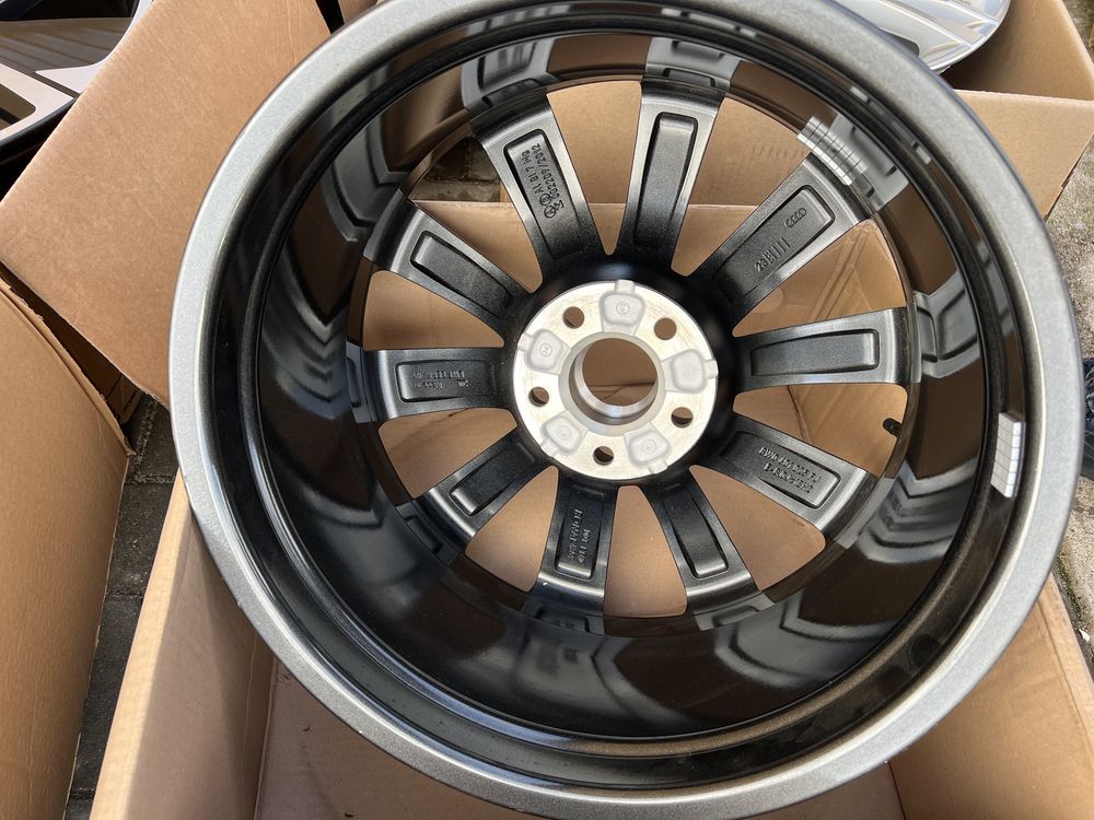 Felga 8,0x18 ET40 Audi A4 A5 8W0 ładna