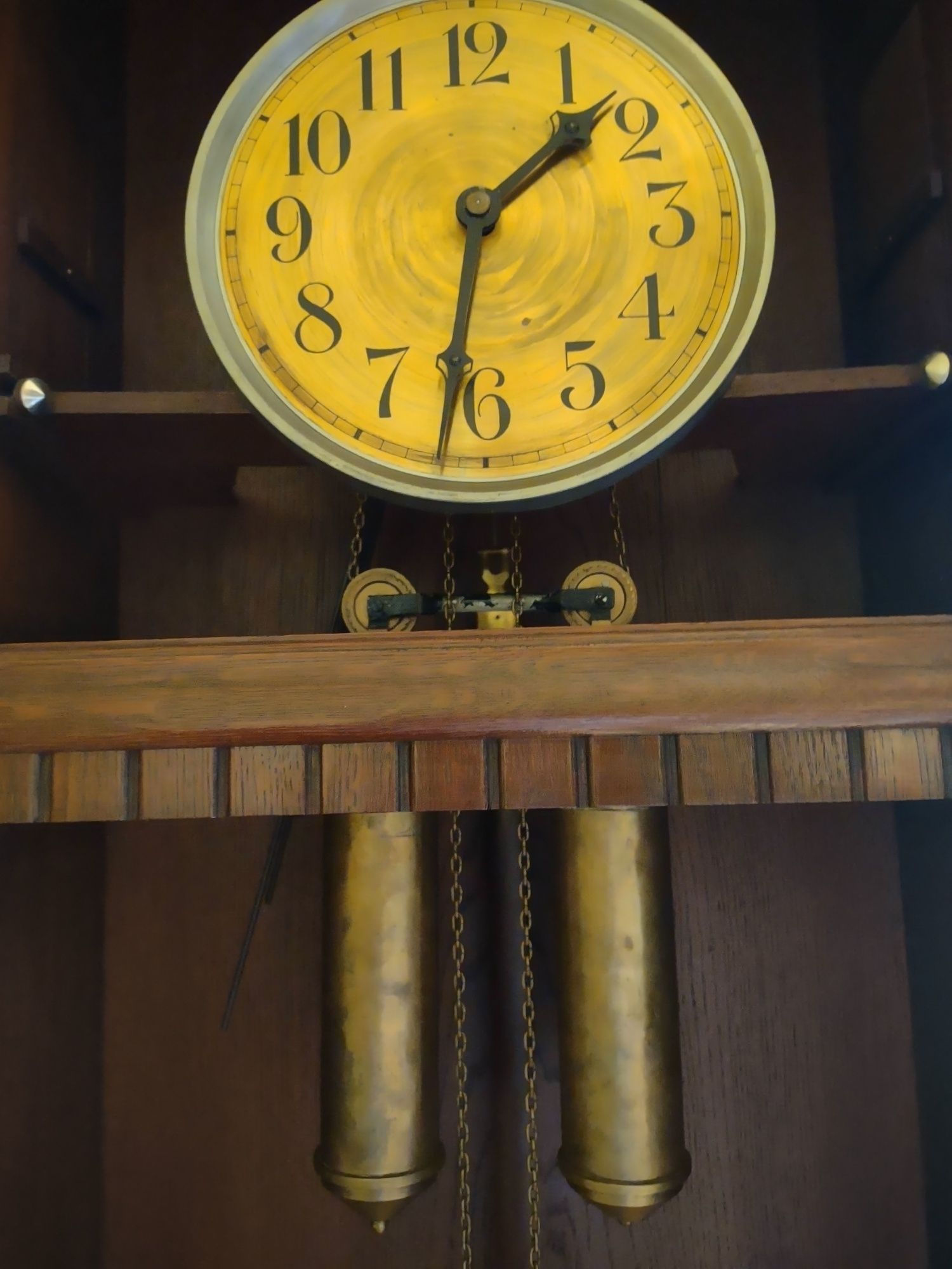 Bardzo stary drewniano-mosiężny bijący zegar
