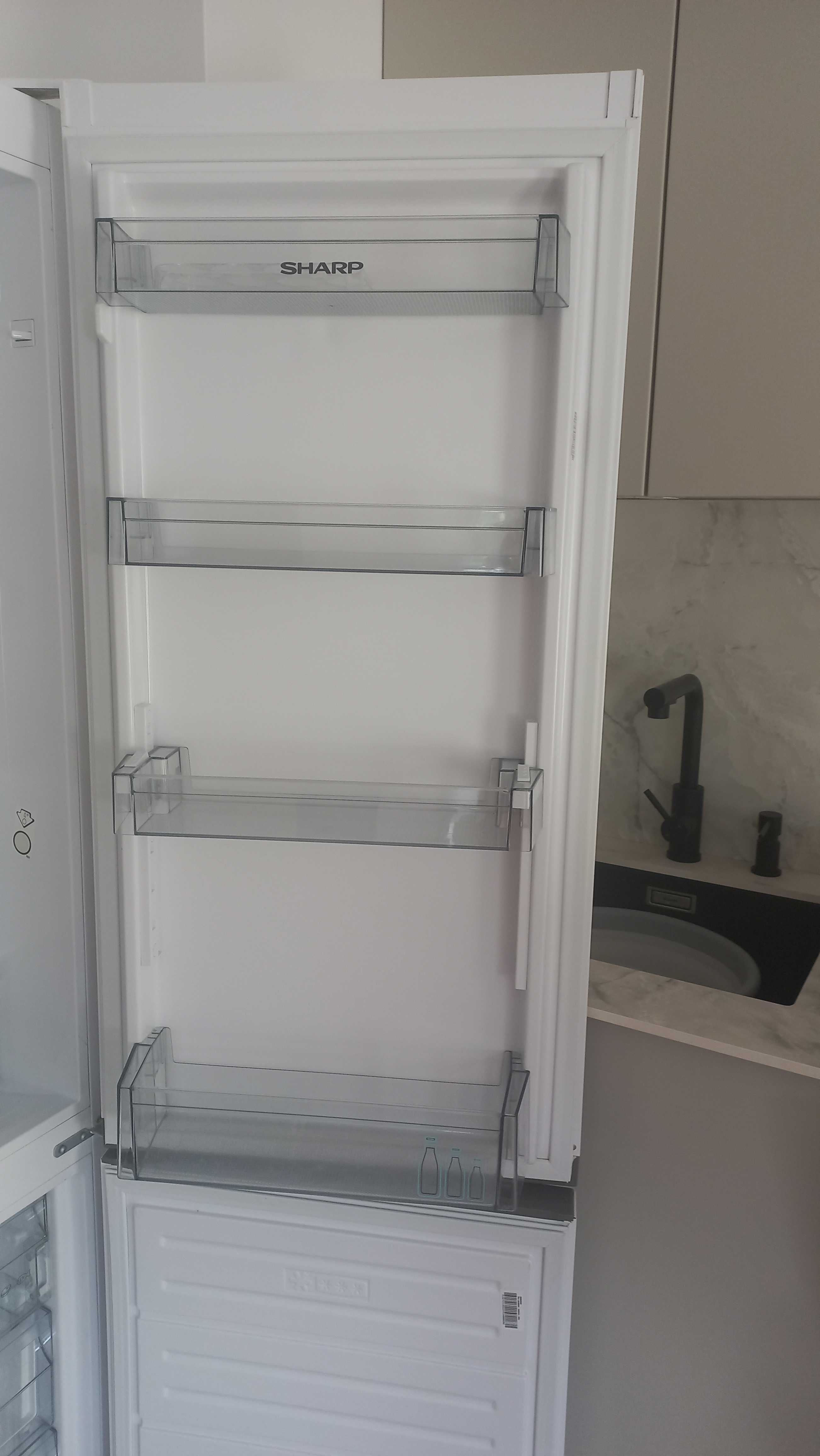 Lodowka SHARP Stan bardzo dobry, ważne ubezpieczenie
