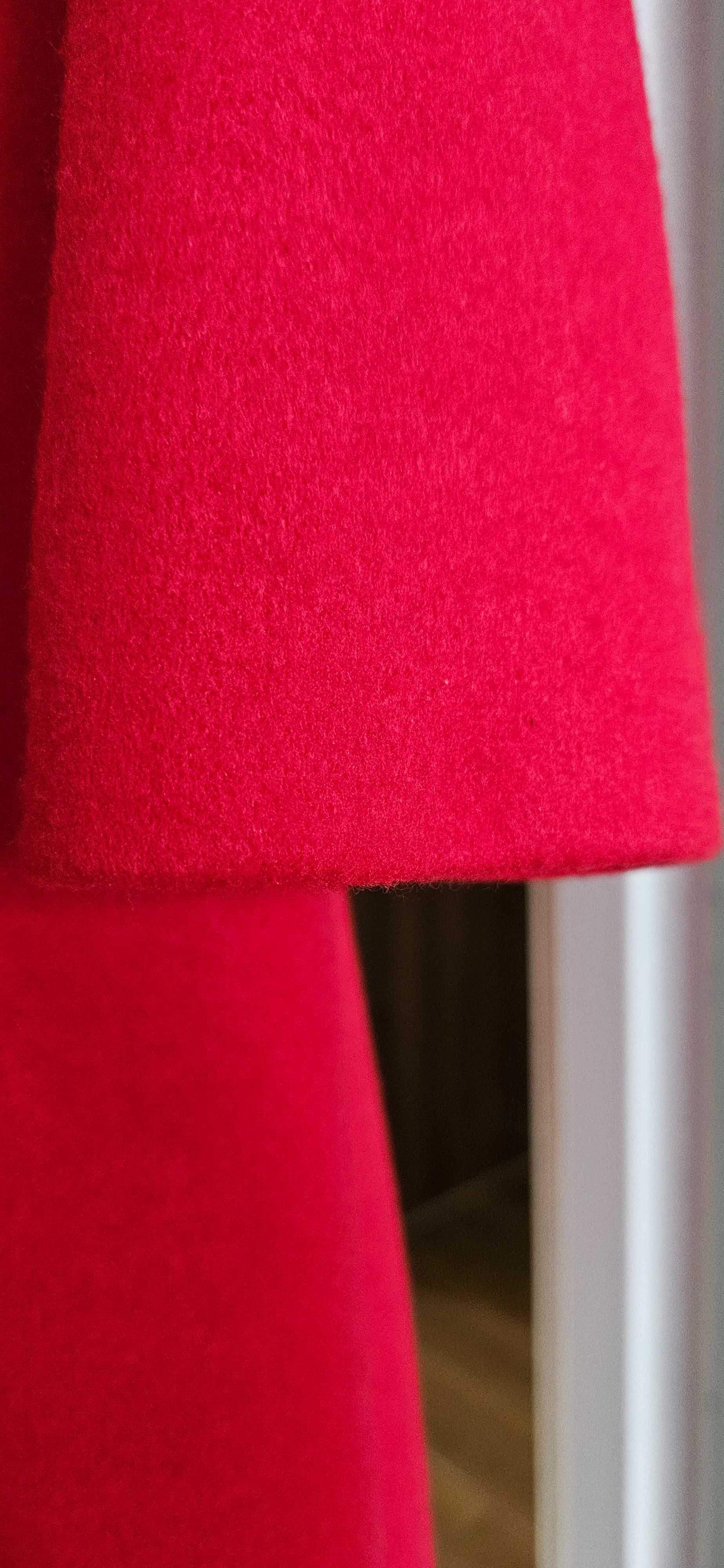 Płaszczyk z dodatkiem wełny w pięknym czerwonym kolorze