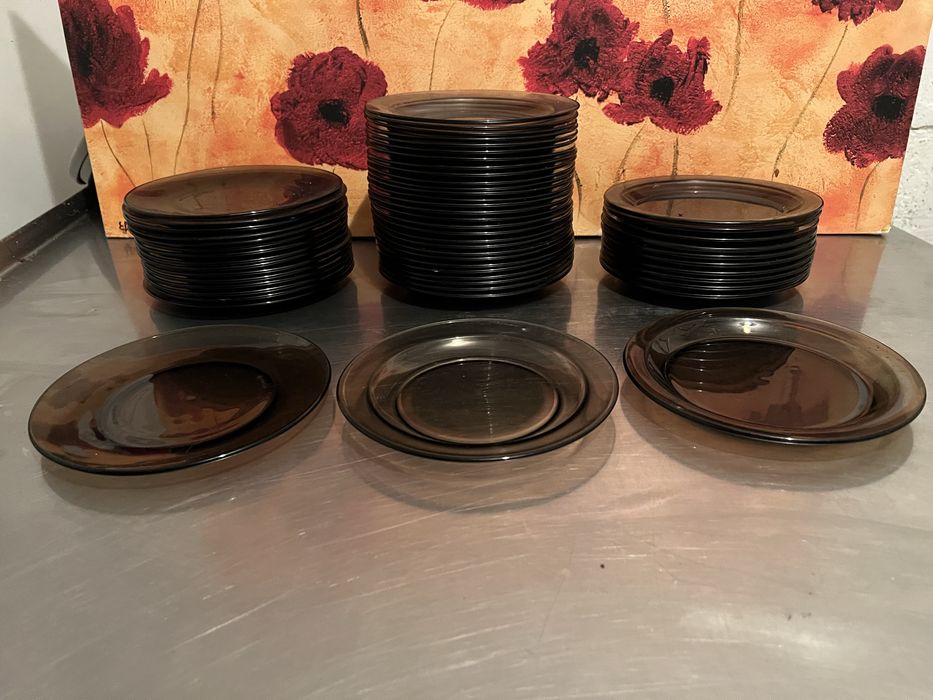 Naczynia czarne szkło dymione Duralex